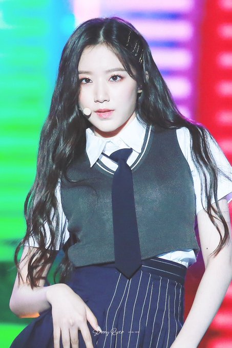 rivelli_mag's tweet photo. {#슈화} Ye Syu Hua

@G_I_DLE #ShuHua #I_DLE https://t.co/tW49qysz0y