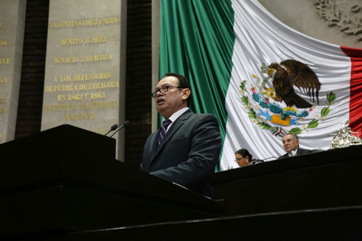 VOTOS DE INDEPENDIENTES Y CANDIDATOS NO REGISTRADOS NO DEBEN SER CONTABILIZADOS COMO PARTIDOS: PES El Grupo Parlamentario del PES presentó la iniciativa de reformar al art. 15 de la Ley General de Instituciones y Procedimientos Electorales para precisar el voto efectivo.