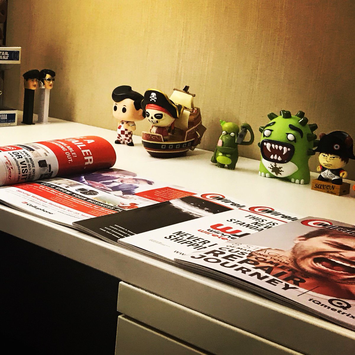 ALopezDesigns1's tweet image. Going back to #mwca2018 tomorrow? Make sure to stop by the one of the newsstands and pick one of these #wirelessdealermagazine . Who knows, you may see one of my spreads... #ctiashows #mwc2018 #celluphone #iot #funkopop #kidrobot #designersdesk #creativedesign