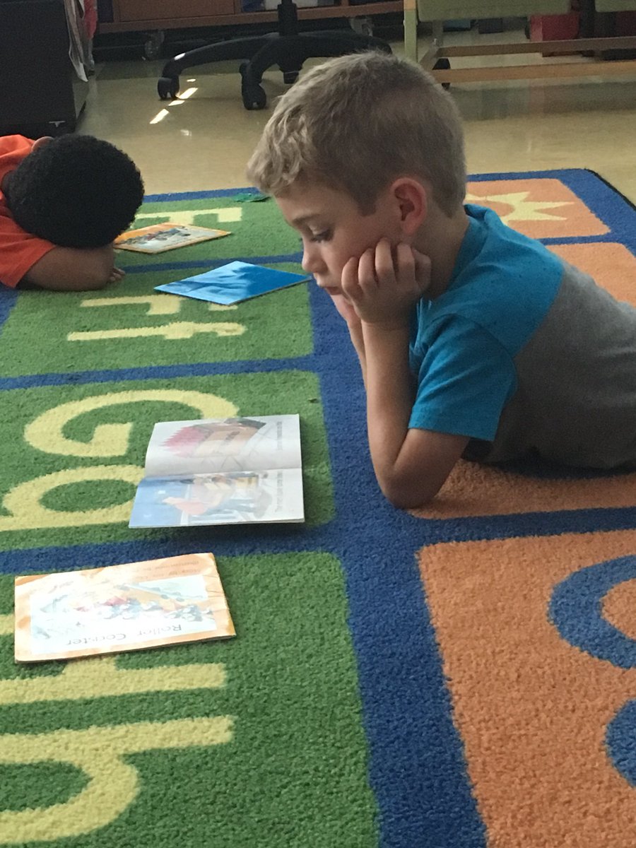 MrsNicoKdg's tweet photo. Fostering a love of reading is one of my favorite things about being a teacher. So excited for my students to begin reading independently today! They even did a great job telling about their books afterwards! #readingthepictures #readtoself #soexcitedtofindsightwords @WTBobcats https://t.co/g8MePATANB