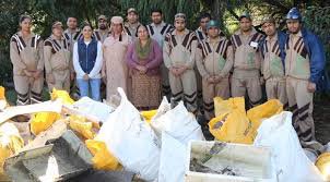 Subhana46028063's tweet photo. #FoodBankForPoorByStMSG
Volunteer of @derasachasauda keep one only fast in a week and deposit that day food in food Bank Of at their respective block.
From her this food material distribute to the hungry and poor persons
#saintgurmeetramrhimji https://t.co/h82PfVLixw