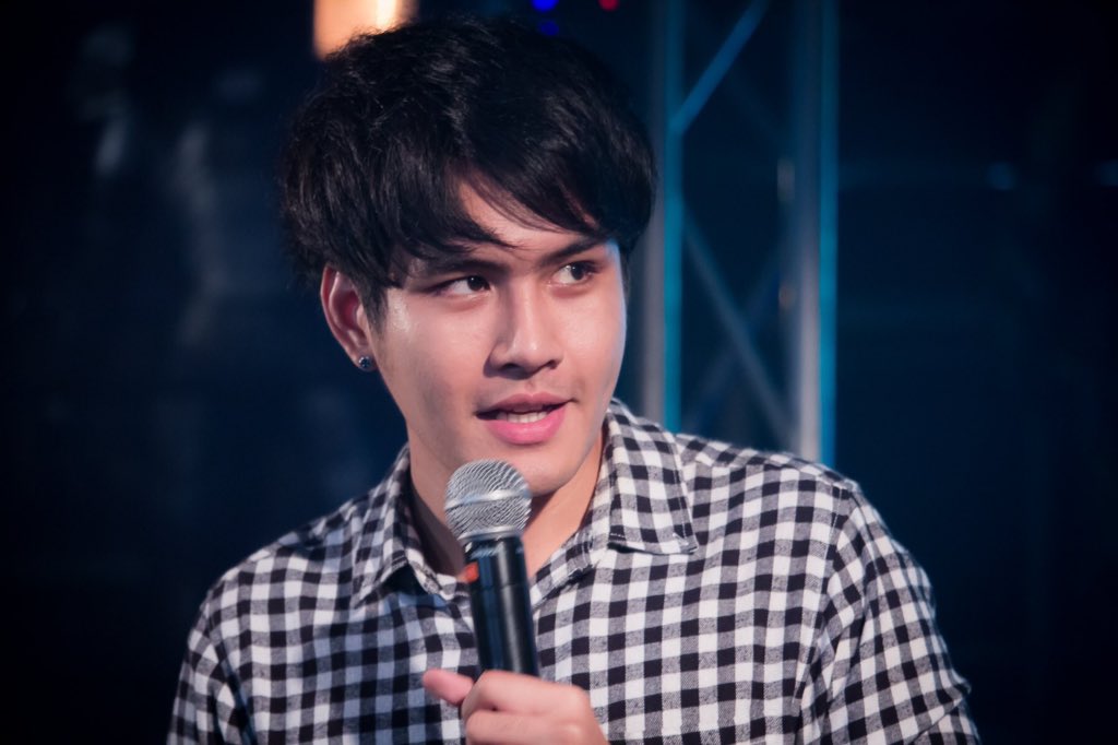 ICE_AF9FC's tweet photo. พี่เอิร์ธก็หล่อมาเลยค่า😍 #EARTHAF9 #JOOXWeeklyUpdate #AF9TheLastFarewell https://t.co/a0sgOQVPHE