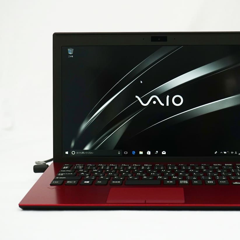 君国泰将 على تويتر お約束で Vaio S11 Red Edition と Xperia Xz Premium Rosso 並べてみたw 底面黒のまんまだけどsimささるんやでー ﾟ ﾟ なお 起動直後の壁紙は普通のヤツだった Vaio Rededition Xperia Rosso Https T Co Eo3zlp32fk Https T Co