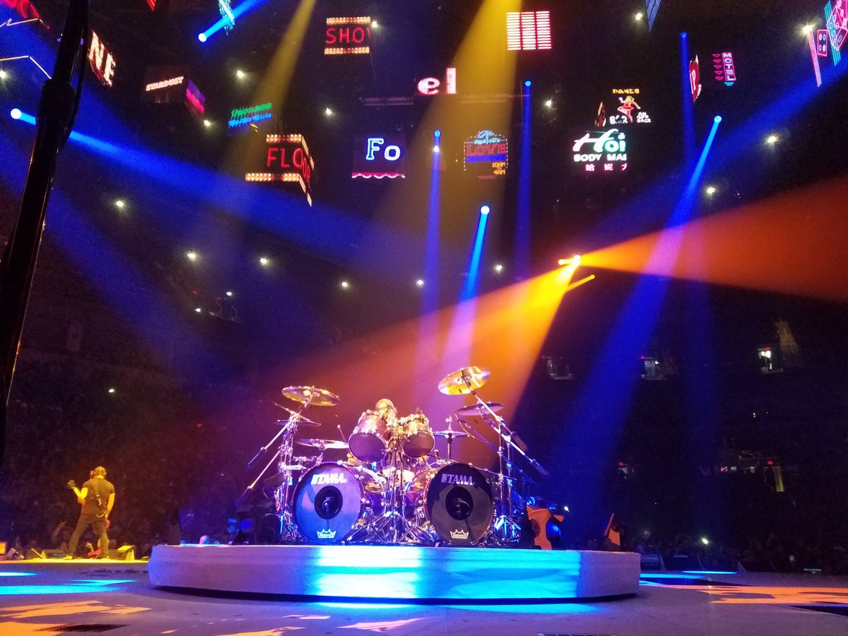 Metallica On Twitter Winnipeg Setlist Update Since Fade We Heard Dead Creep Bellz Halo Horse Fuel And Now Moths Are Flying Around The Stage Sad Is Coming Up Next Metinwinnipeg Worldwired Metallica