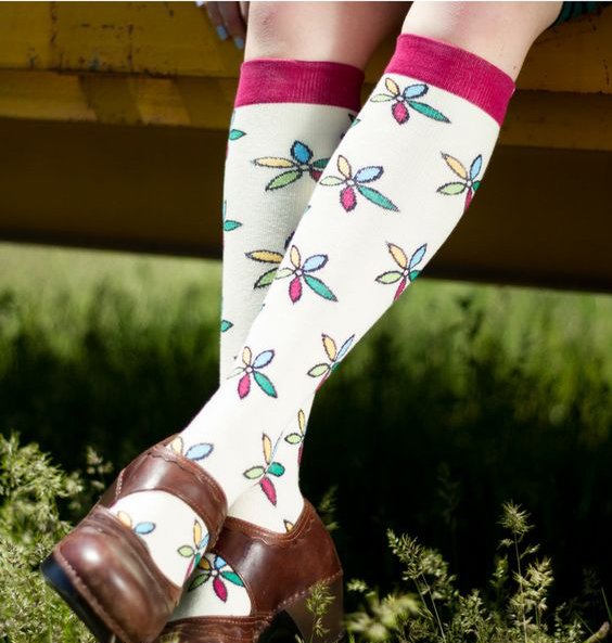 Compression Socks with Flowers
#compressionsocks #workout #fitnesslover #fitnessevent #workoutmotivation #sporty #fitnessgirl #stayfit #havefun #strongtogether #getfit #compressocks #injuredrunner #runner #compressiontights #stripesocks #socks #socklover #kneehighsocks