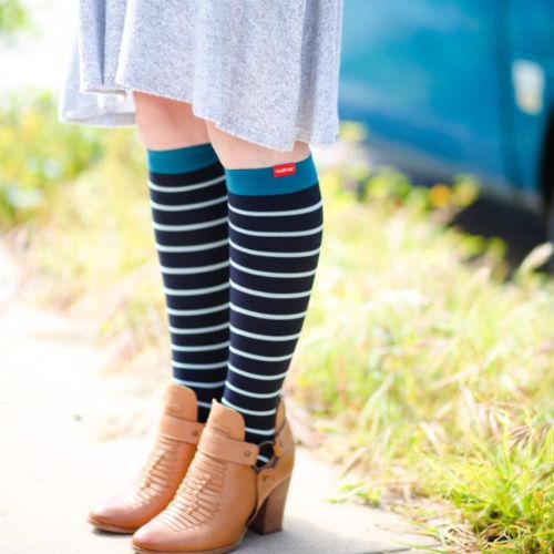 Nice Striped compression socks
#compressionsocks #workout #fitnesslover #fitnessevent #workoutmotivation #sporty #fitnessgirl #stayfit #havefun #strongtogether #getfit #compressocks #injuredrunner #runner #compressiontights #stripesocks #socks #socklover #kneehighsocks