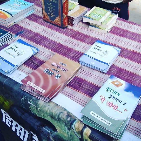MissionDawahInd's tweet photo. Friday morning live. Alhamdulillah.
Setting up our stall!
#PeaceMessage #ShareTheMercy #ThePropheticMission via .@IslamicROPE https://t.co/VX9fvQdcqT