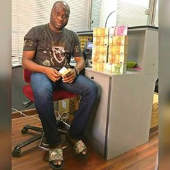 WanyeTim's tweet image. 