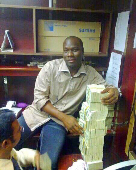 WanyeTim's tweet image. 