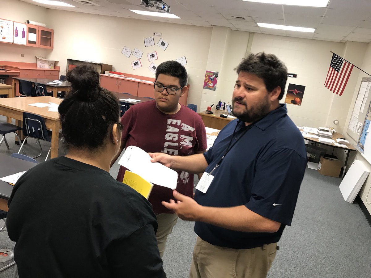 WellsWolverines's tweet photo. Family Engagement at it’s best during our @WellsWolverines Fall Open House! We are proud to partner with our families and community in efforts to build a stronger school and future for our scholars in @SpringISD @SpringISDMiddle @DrRLong3 #wearebettertogether #Lift #thewellsway https://t.co/AWVrwdNNIg