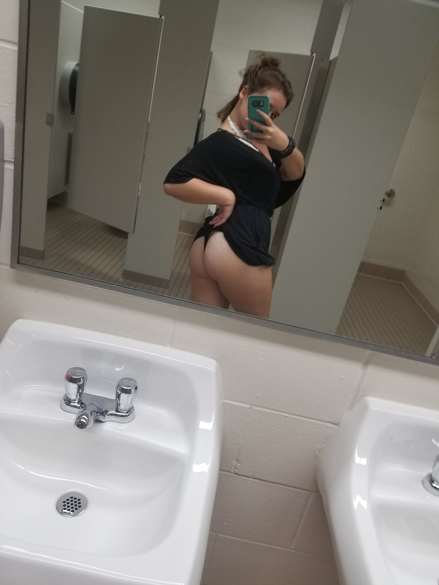 Could use lots of dick https://t.co/GwqTBVyJTU