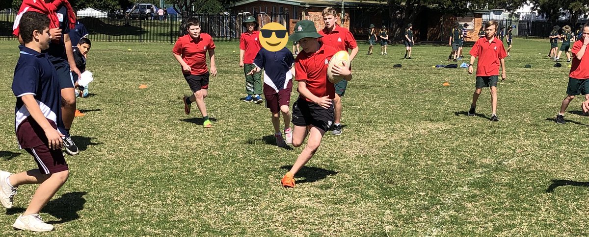 NareenaHills_PS's tweet photo. Awesome day to be involved in PSSA sport. Enjoyed working with students to develop their touch rugby skills today. Thanks to the illawarrior and UOW players for supporting our students. #nhpsstars https://t.co/ExPcTErQDj