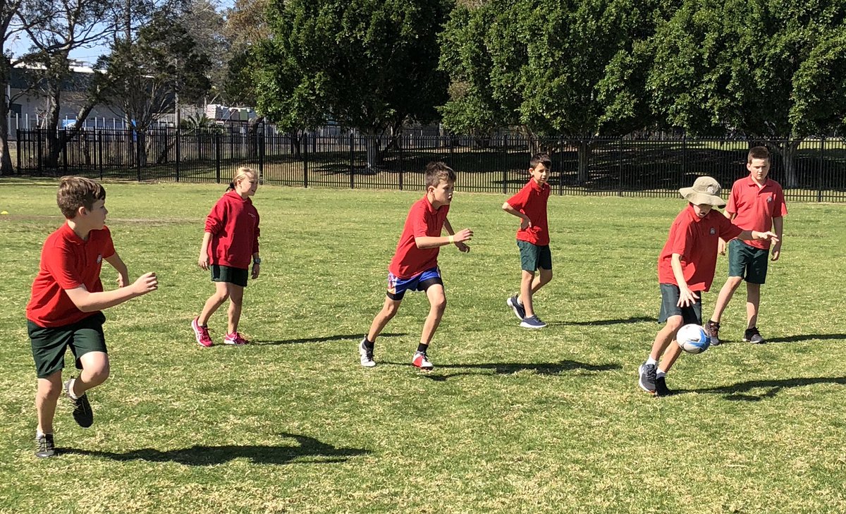 NareenaHills_PS's tweet photo. Awesome day to be involved in PSSA sport. Enjoyed working with students to develop their touch rugby skills today. Thanks to the illawarrior and UOW players for supporting our students. #nhpsstars https://t.co/ExPcTErQDj