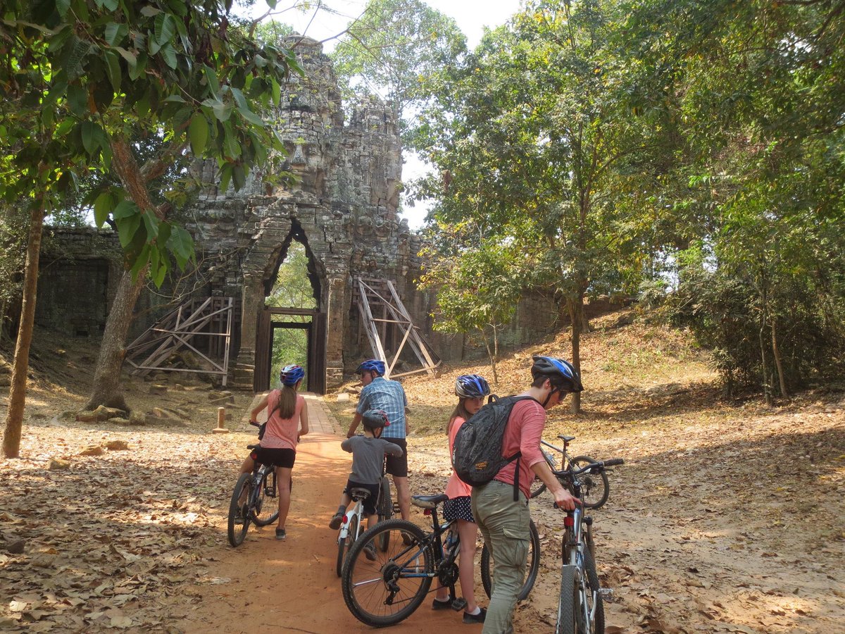 Vandeth19's tweet photo. Great Wall Cycling Tour of Angkor Temple(Code: B25)
Not many tourists know the Great Wall of Khmer Empire in the Angkor Complex. How awesome it is! Five meter height with deep cliff and beautiful nature and corner temples. https://t.co/2dlRL6cWmO https://t.co/Bhlj9FyCno