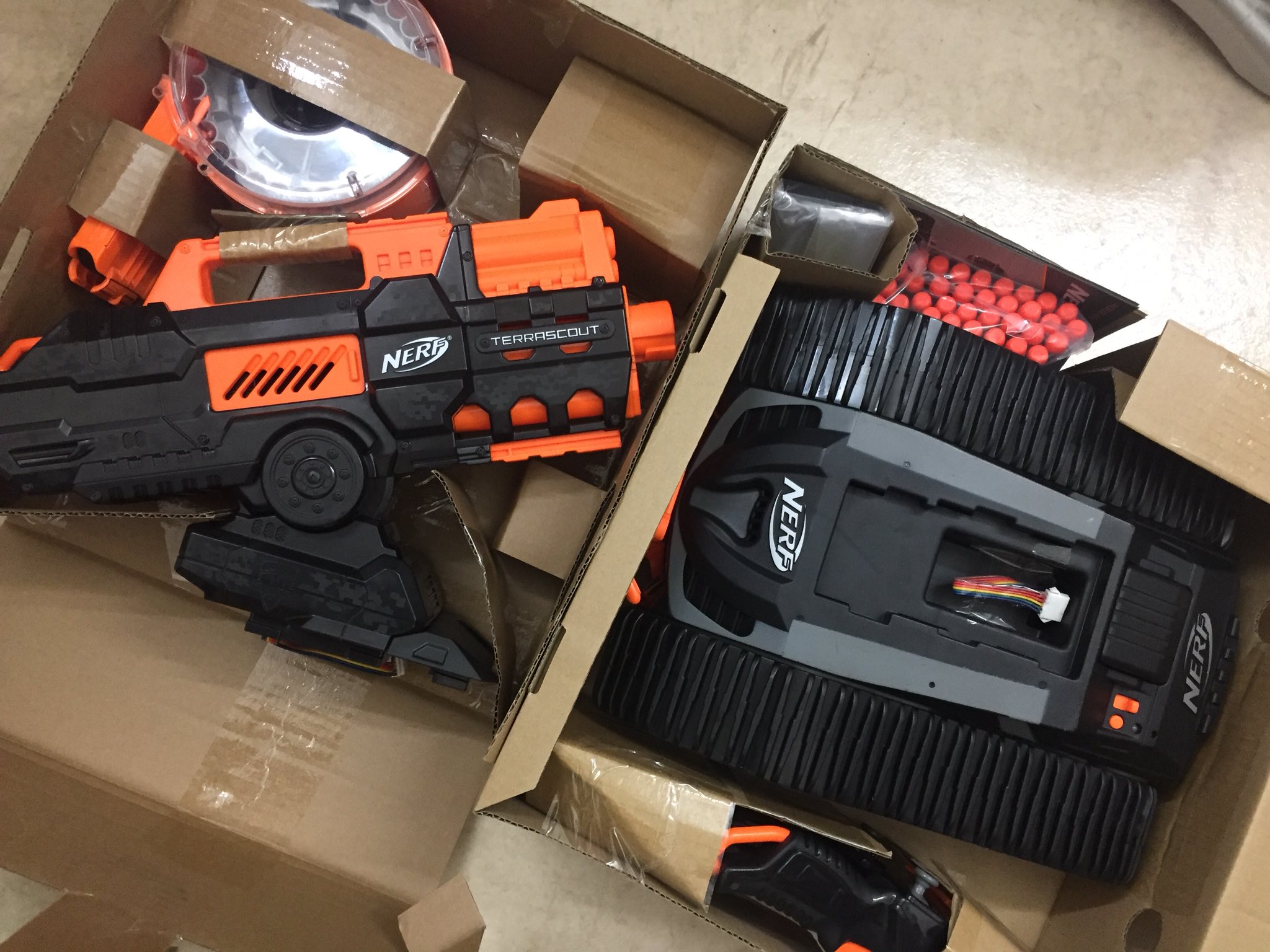 ナーフ エヌストライクエリート テラスカウト ドローン ラジコン