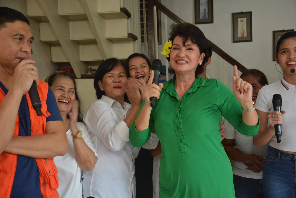 EatBulaga's tweet image. DELOS SANTOS family, can&apos;t take our eyes off sa performance niyo!

11 Nunal points for you! 👏🎙🎤💖