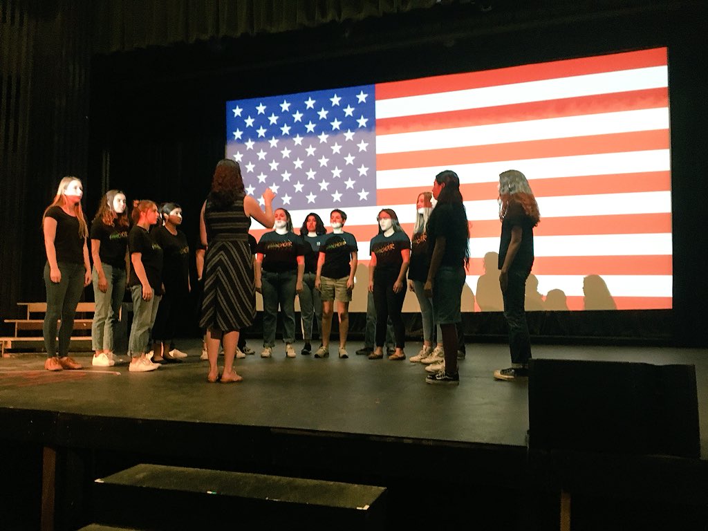 Maria_L_Horton's tweet photo. @SBHS_Dons put on a very successful BTSN! So wonderful to see our SBHS community gathered to learn together and support one another. Go Dons!#SBUnifiedBack2School @EliseSimmons76 @TiffanyCarson1 @MattStockton83 @sbunified https://t.co/l6nnloSLRK
