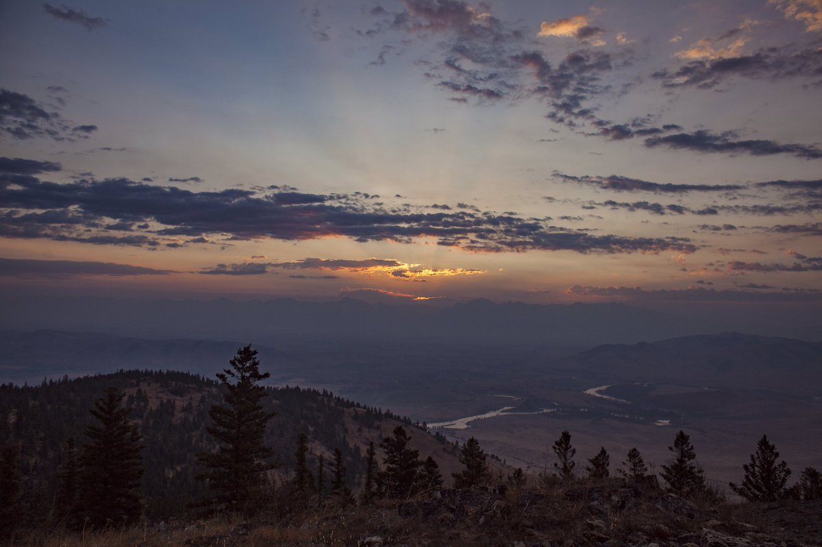 sara_diggins's tweet photo. And since it's been a heavy news week, thought I would post some nice views. Mostly to cheer myself up, but maybe you all too? #mtviews #Montana https://t.co/HZJIAP5W4M