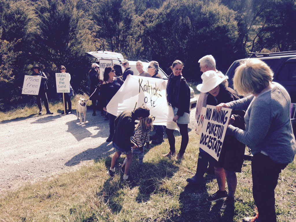 greencatherine's tweet image. Tairua and Hikuai locals protest mining on DOC land. Miners conference came up to see prospects and "hobby mine"