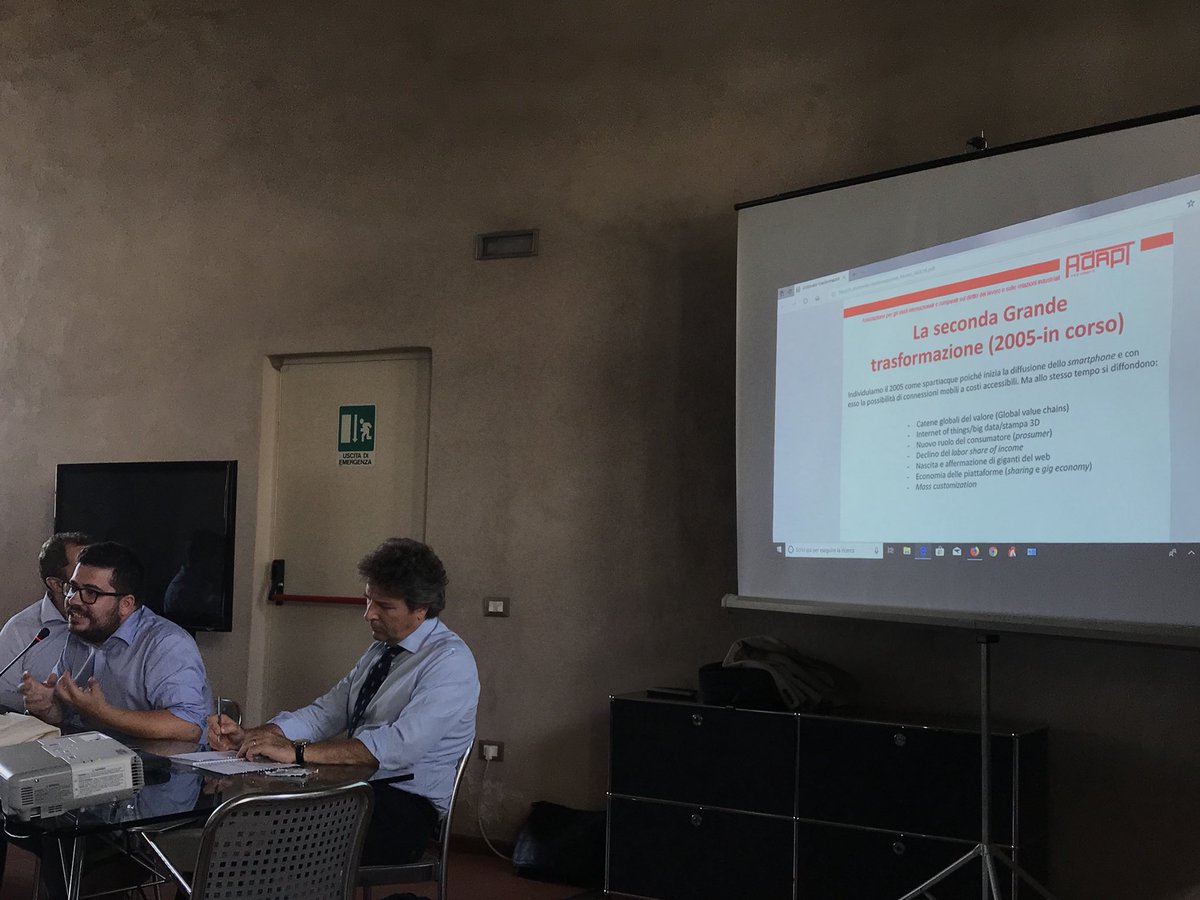 Oggi al dottorato in #FPML2018 (<a href="/UniBergamo/">UniBg</a> <a href="/AdaptHigherEd/">AdaptPHD</a>) “La #GrandeTrasformazione: identità e valore del #lavoro oggi”. <a href="/francescoseghez/">Francesco Seghezzi</a> dal lavoro fordista al lavoro digitale.
