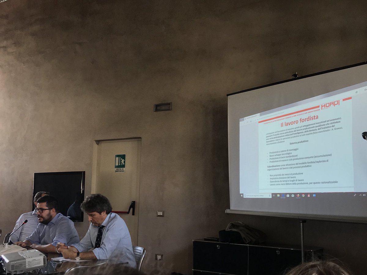 BenincasaGiada's tweet photo. Oggi al dottorato in #FPML2018 (@UniBergamo @AdaptHigherEd) “La #GrandeTrasformazione: identità e valore del #lavoro oggi”. @francescoseghez dal lavoro fordista al lavoro digitale. https://t.co/ffvFunT9Nm
