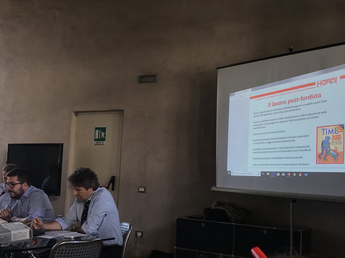 BenincasaGiada's tweet photo. Oggi al dottorato in #FPML2018 (@UniBergamo @AdaptHigherEd) “La #GrandeTrasformazione: identità e valore del #lavoro oggi”. @francescoseghez dal lavoro fordista al lavoro digitale. https://t.co/ffvFunT9Nm