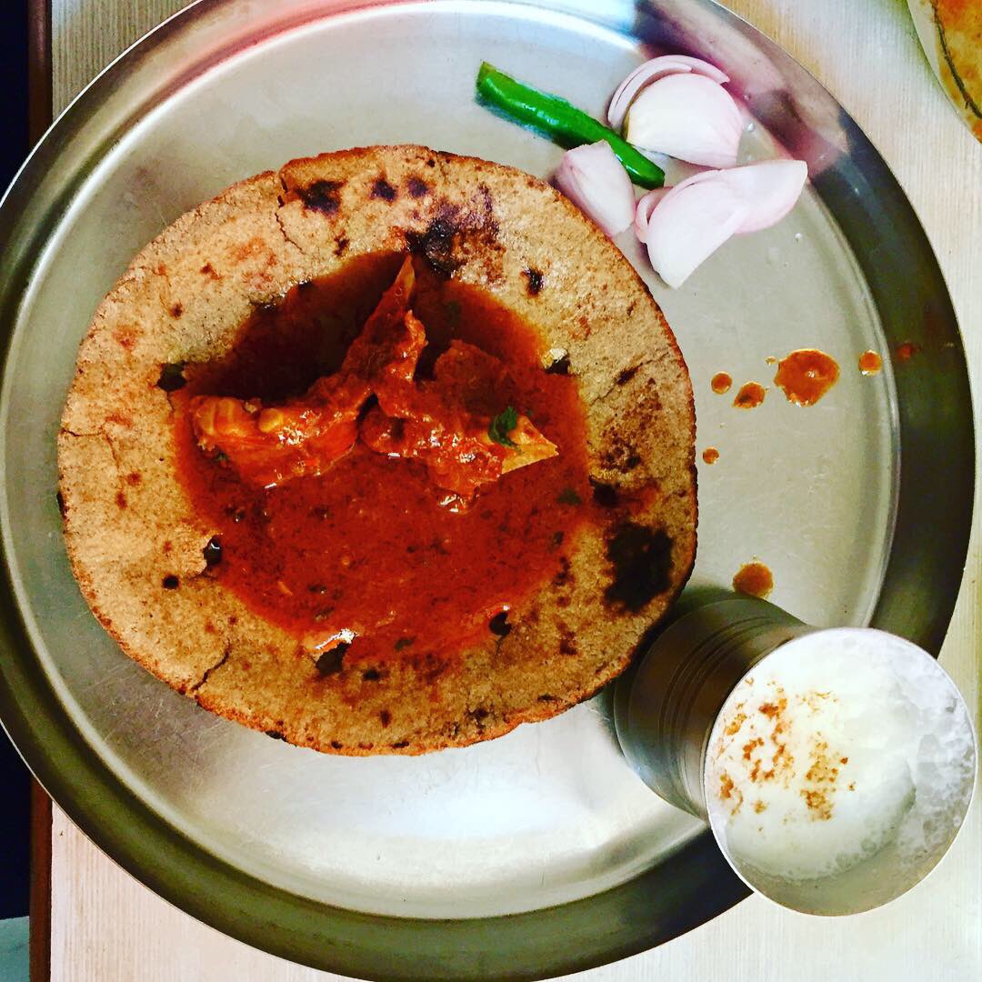 DhoopAshwini's tweet photo. Discovered #Magicmiles in Jaipur. They serve traditional Laal Maas with Bejad ki roti....Kamaaaal https://t.co/r7jH04VCJj