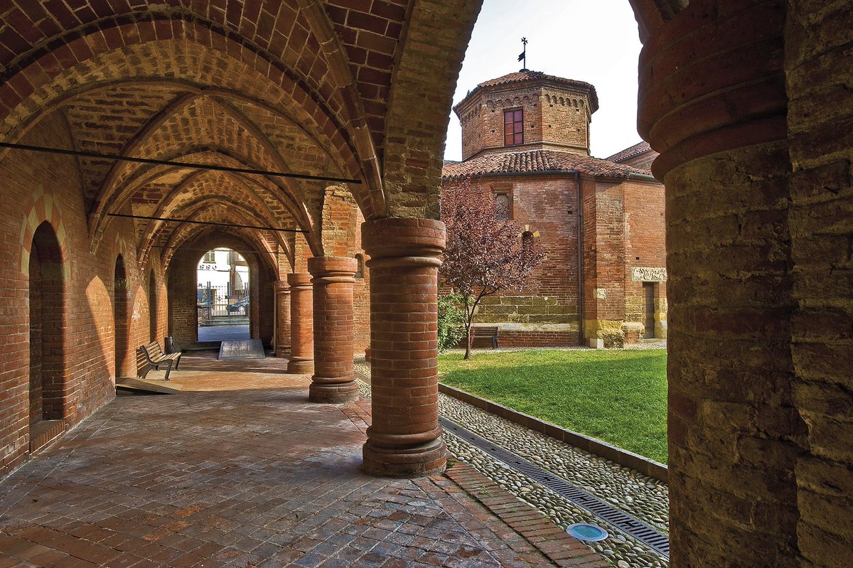 piemonte_italia's tweet photo. #douja e non solo in questo week end astigiano potreste avere il tempo per una visita al complesso monumentale di San Pietro in Consavia!!! Il #piemonte è bellissimo!!! #piemontedavivere #asti #chiesa #monumenti #arte #artesacra #turismo #turismopiemonte #ilovepiemonte https://t.co/OuBY4cOUnb
