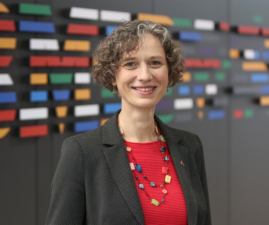 Der Bundestag hat eine Enquete-Kommission „Künstliche Intelligenz – Gesellschaftliche Verantwortung und wirtschaftliche Potenziale“ eingesetzt. Andrea Martin, #IBM CTO DACH, ist als Sachverständige berufen worden. #KI bit.ly/2Muqjum