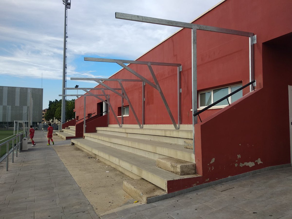 participaBRG's tweet photo. Comencem l'execució de les propostes dels pressupostos participatius 2018, amb la coberta de la grada central del camp de futbol municipal "Pere Císcar". Amb 127'99 punts, va ser la 3a de les propostes més votades, amb un cost de 6.000€.

#BellreguardTria
#ParticipaBellreguard https://t.co/wXNelULSN2