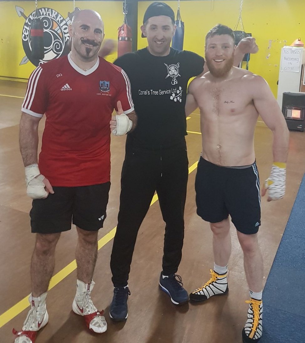 2 of my great friends are going to war Saturday night in Vegas. When it's all done ye will come out victors with your heads held high. All I know is when @spike_osullivan walks to the middle of the ring @packycollins goes down the steps..😂😂
@murphysboxing 
#Celticwarriors
