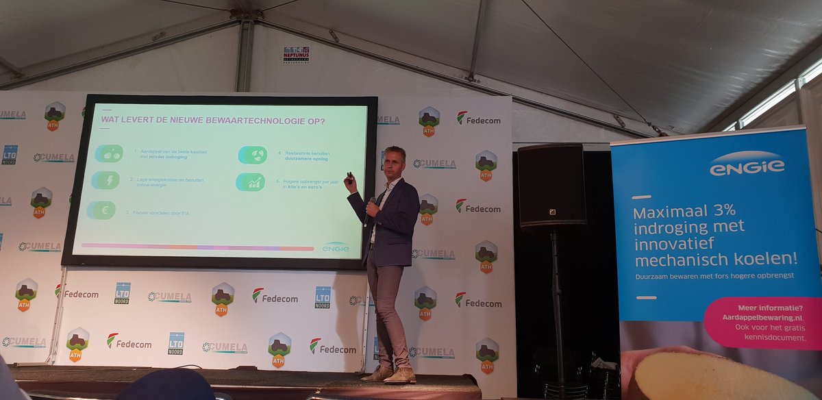leendersJohan's tweet photo. Na de teelt komt de bewaring. 
@mechkoeling legt uit wat de nieuwe bewaar technologie op kan leveren. 3% indrogen ipv 10.
#Gewastour https://t.co/nBVLOJ9thf