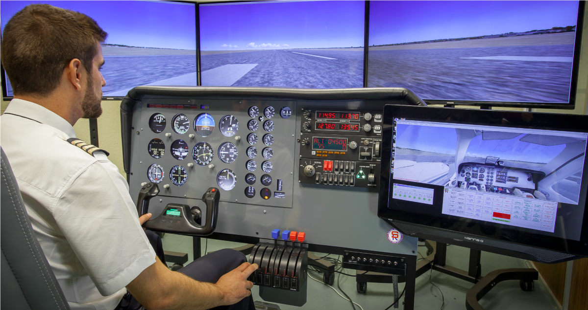 SimlocFS's tweet photo. @Citheaeronaves invierte en equipos de simulación para aumentar el valor formativo al alumno. La última adquisición ha sido uno de nuestros simuladores de vuelo para realizar prácticas de averías en instrumentos.👉https://t.co/jo4NEKvIKJ https://t.co/0gBlsDkP9F