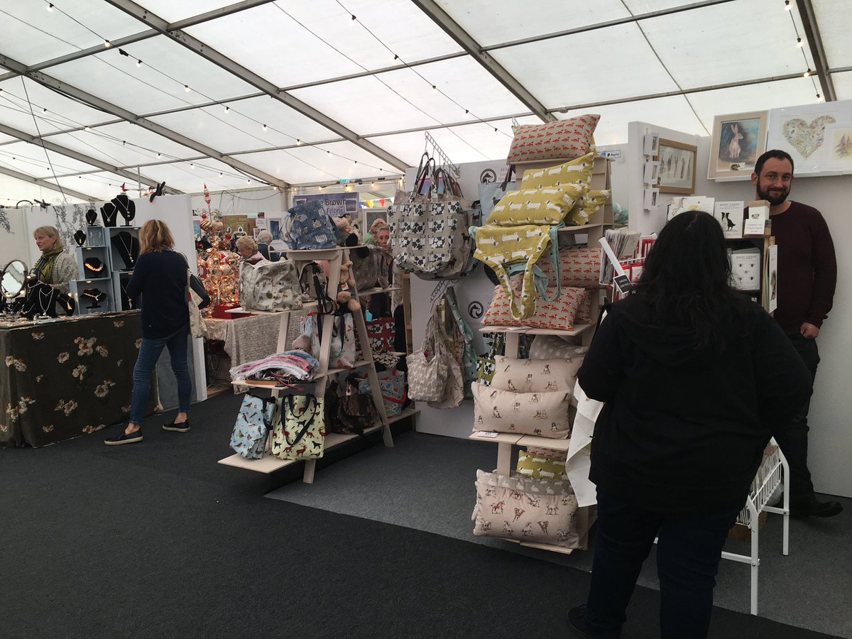 Country Bags and Moore tweet media