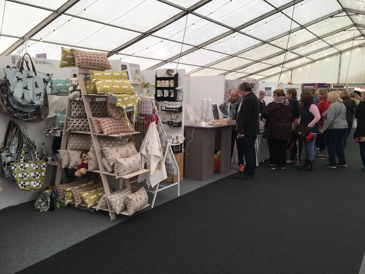 Country Bags and Moore tweet media