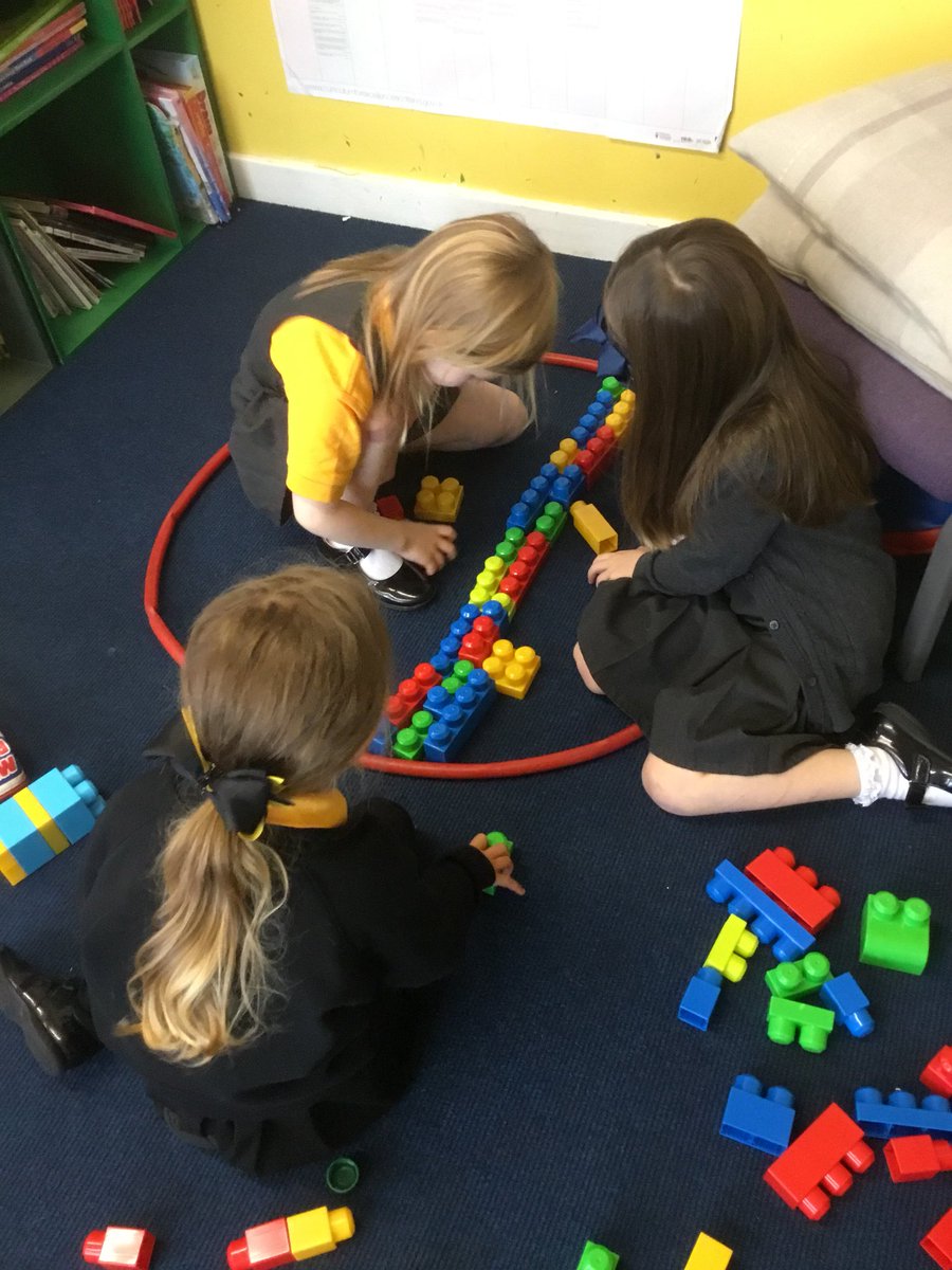 neilston_madras's tweet image. The infants playing iPad fractions, building halves and quarters and cutting play dough fractions. #SupportiveSiblings #MathsWeekScot #FridayFractionsFestival @MathsWest @MathsScot