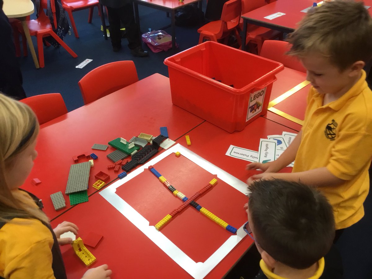 neilston_madras's tweet image. The infants playing iPad fractions, building halves and quarters and cutting play dough fractions. #SupportiveSiblings #MathsWeekScot #FridayFractionsFestival @MathsWest @MathsScot