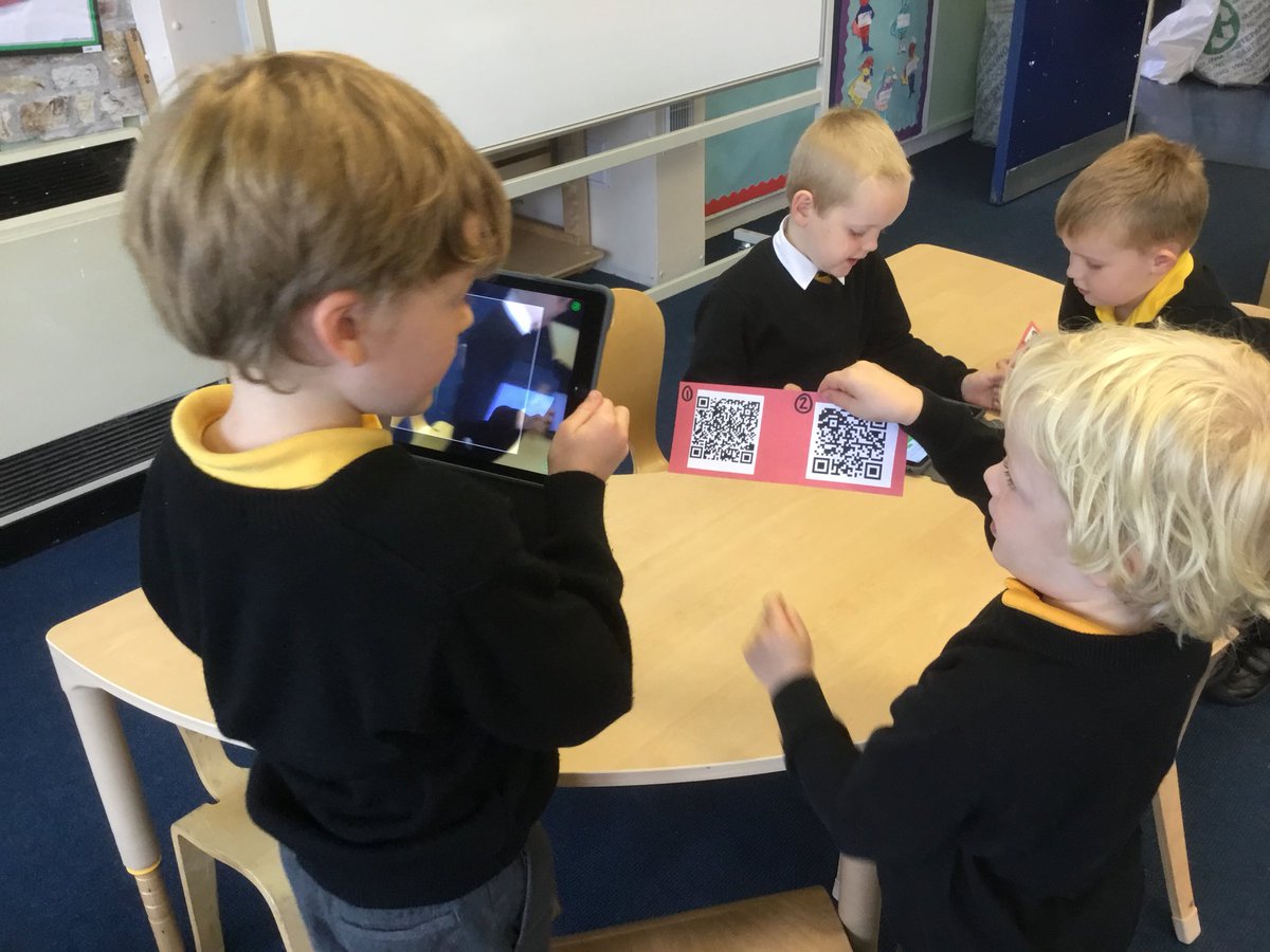 neilston_madras's tweet image. The infants playing iPad fractions, building halves and quarters and cutting play dough fractions. #SupportiveSiblings #MathsWeekScot #FridayFractionsFestival @MathsWest @MathsScot