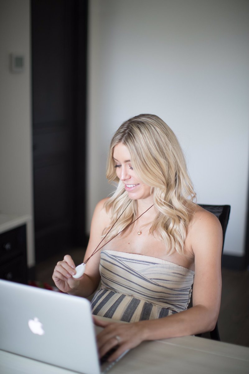 Did you know our digital pendant connects directly to the #GYFTBaby app tracking all of your activity including fitness, nutrition, and more?! Purchase &amp; Download now to try it out yourself🤰🏼
#Pregnancymoments #GYFTBaby #Makebetterbabies #GYFTpendant #Firstkick