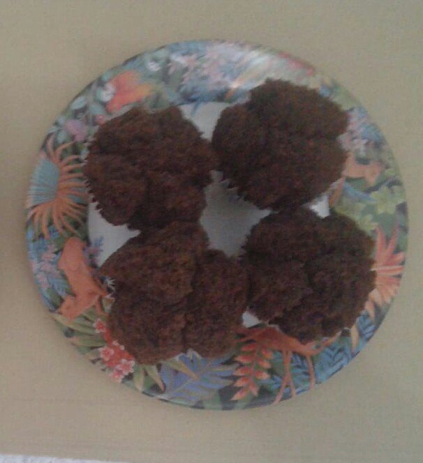 Untuk yang suka dengan bolu kukus black chocolate mekar, Rasa manisnya sedang apa lagi kalo ada secangkir kopi pahit atau teh panas. ..baper nikmat. ..