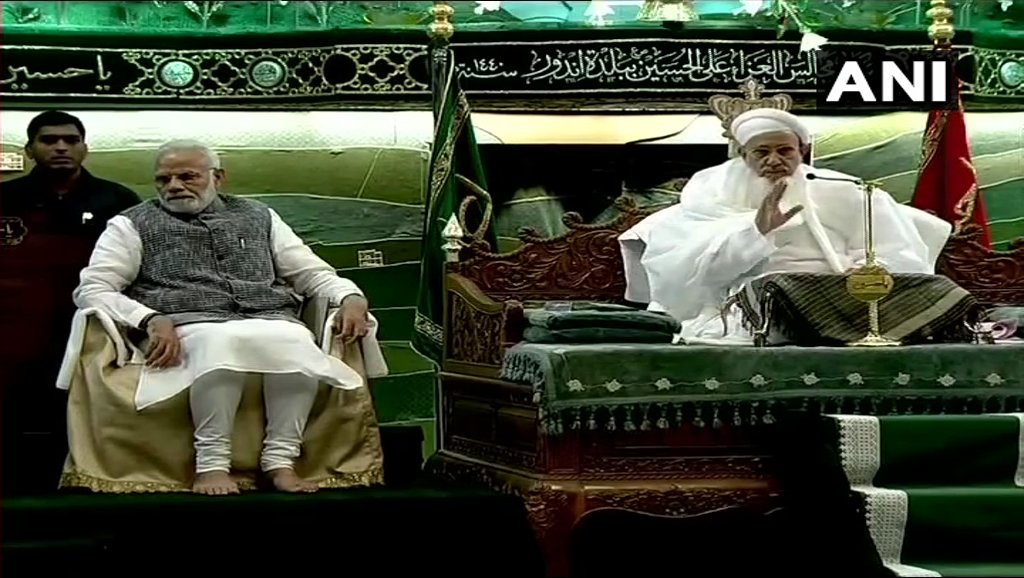 ANI's tweet photo. Prime Minister Narendra Modi at Saifee Mosque in Indore to attend Ashara Mubaraka - the commemoration of martyrdom of Imam Hussain, organized by the Dawoodi Bohra community (sect within Ismaili branch of Shias). #MadhyaPradesh https://t.co/42MyBht7Bl