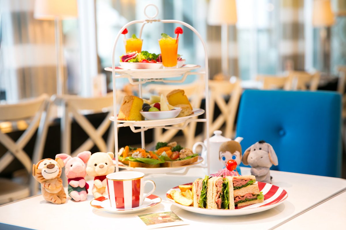 ディズニー公式 プーと大人になった僕 の公開を記念して なんにもしないカフェ が大阪梅田に登場 映画の舞台 イギリス発祥の期間限定メニューなどをお楽しみいただけます 場所 カフェ ラ ポーズ ルクア大阪 期間 10月21日 日 まで 詳細は