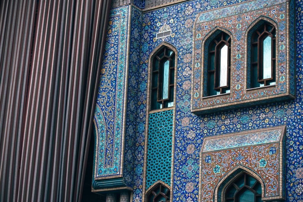 FintechQatar's tweet photo. "Islamic finance has experienced a meteoric rise in popularity when compared to conventional systems, but can stepping into new digital channels help it go that extra mile?" https://t.co/XTDItCFG7X #islamicbanking #isamicfinance #fintech #FinancialServices https://t.co/yvy5YhI4Hr