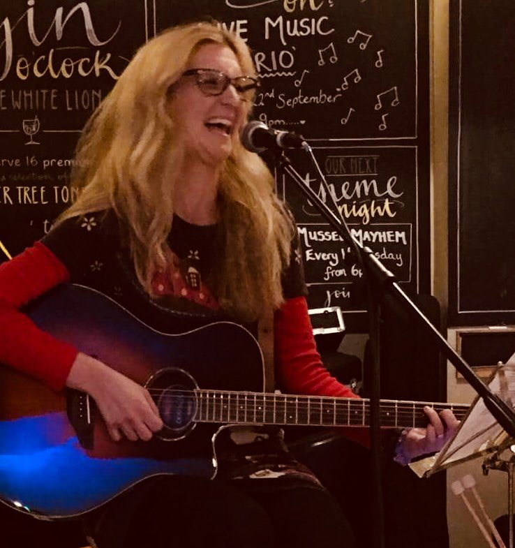 Last nights gig at the White Lion Bengeo <a href="/HertfordArts/">Hertford Arts</a> <a href="/LoveLiveWare/">LoveWare:LiveWare</a> <a href="/EastHertsRadio/">East Herts Radio 🎶</a> <a href="/HertsMercury/">Herts Live</a> A lovely gig for local artistes #saralouaston #comedienne #comedy #comedyditties #hertfordcomedienne