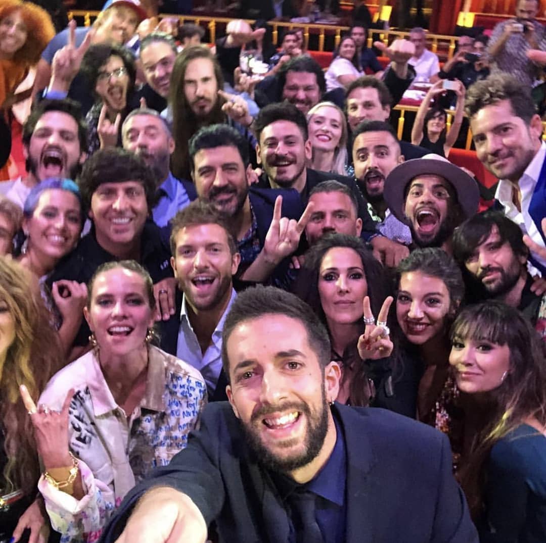 bisbalpress's tweet photo. A encontrar a Wally 😁 David Bisbal https://t.co/NREBH34OUy