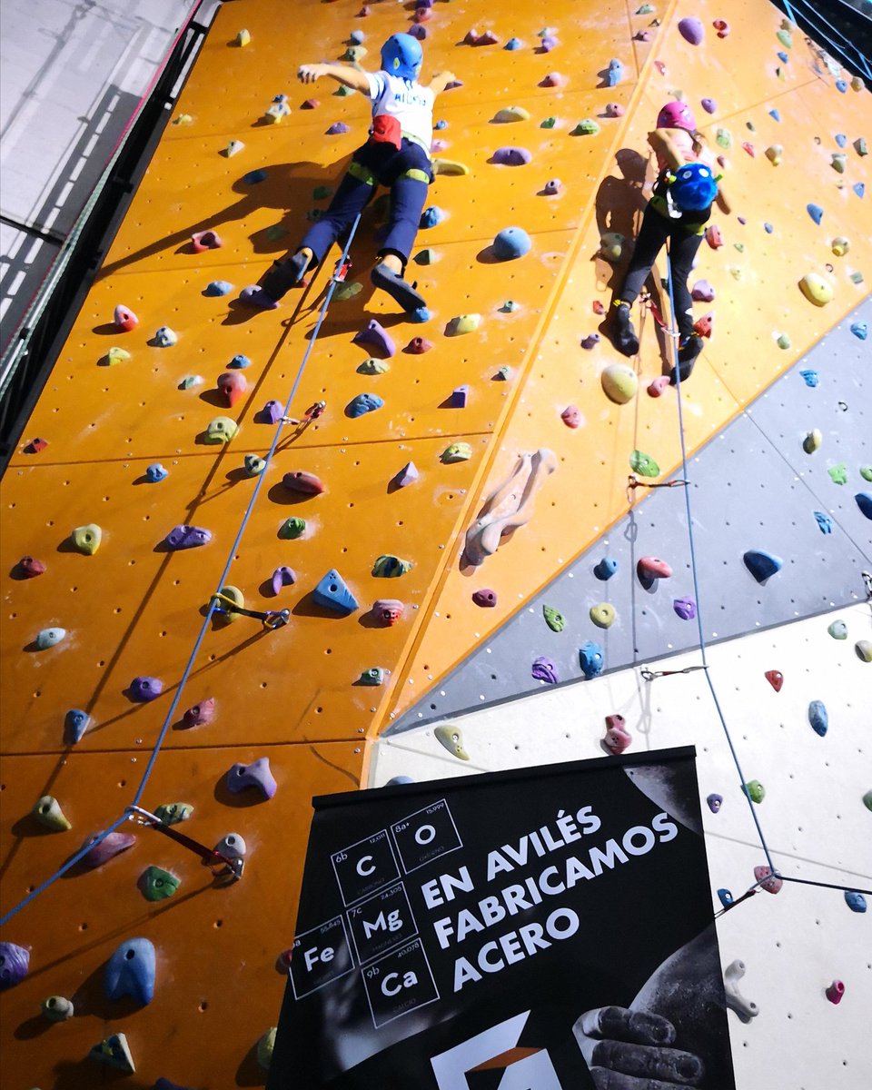 A tope con la escuela infantil de escalada, la actividad extraescolar más completa
