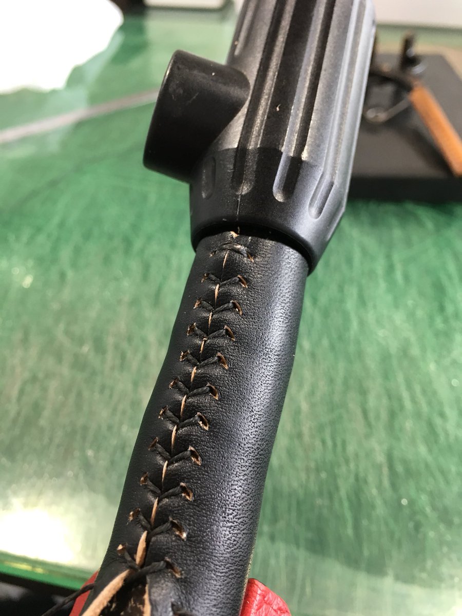 HSD20160609's tweet image. ,
納車が近いはずなので、
私物のチェーンロックを革で巻くでゴザル
,
,
#leathercraft  #chainlock #leatherwork #leather #handsewn #handmade  #handcut  #手縫い #手裁ち #ハンドメイド #HSD  #レザークラフト #革 #チェーンロック