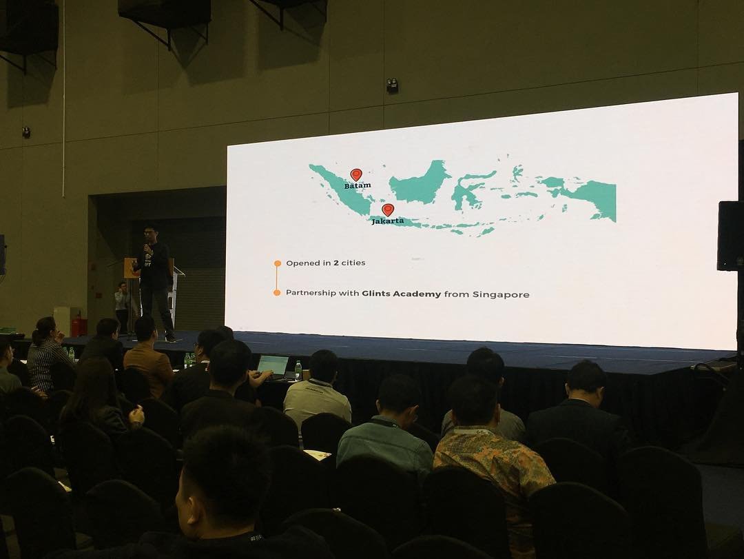 ImpactByte's tweet photo. Our Co-Founder M Haidar Hanif pitching in Selangor Pitch Competition. 

#ImpactByte #CodingBootcamp #MakeImpactWithYourCode #Coding #WebDevelopment #FullStack #Frontend #Backend #Developer #Programmer #Selangor #Malaysia https://t.co/UntfWtOE1w