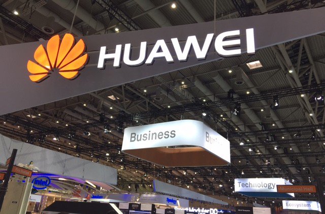 intellitech's tweet photo. Huawei Vows To Release Foldable Phone Within A Year  https://t.co/aj3i1lsQxj #business #intellitech https://t.co/GZowFGOjfZ