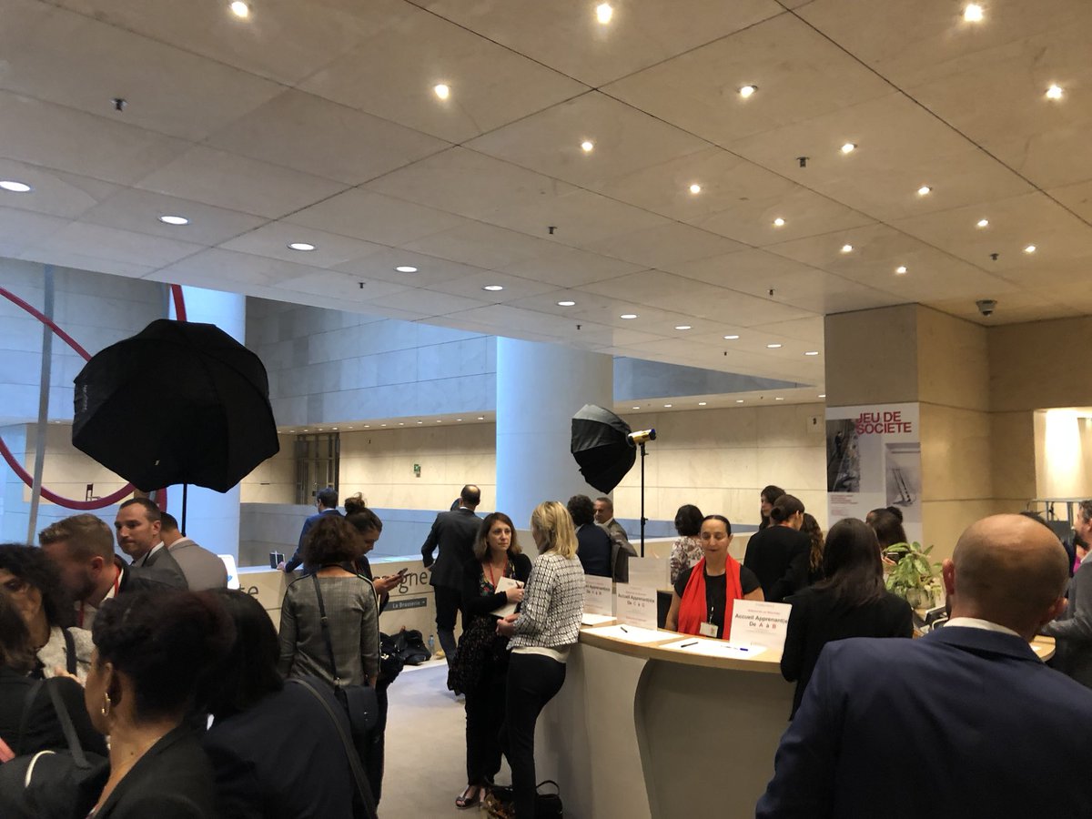 SocieteGenerale's tweet photo. Journée de #Rentrée pour la promo de septembre du #CursusCadreSG ! Bienvenue et bon seminaire à toutes et tous : une journée à suivre sur Twitter avec @CareersSocGen #BecauseWeLoveSG https://t.co/djhkLH6RaU